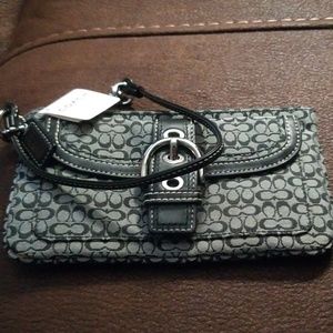 Large wristlet